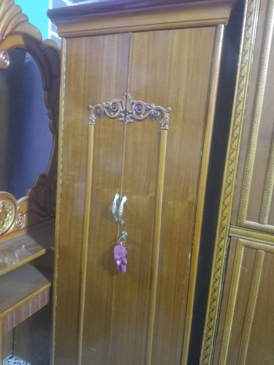سلام عليكم غرفه  البيع عنوان مدينه الصدر رقم مستعجل عله بعته ***********
