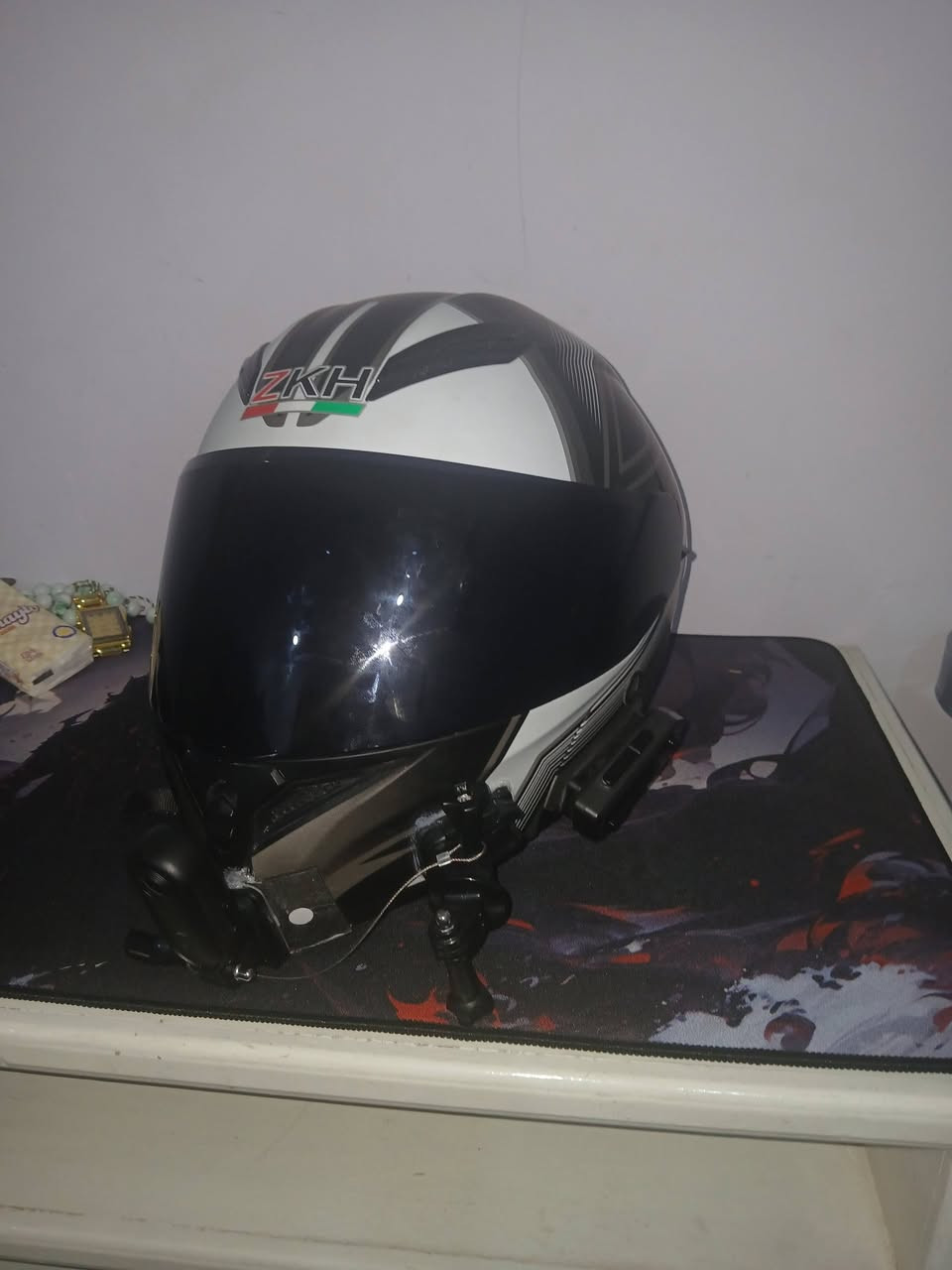 خوذه فك قلاب قياس XL يجي وياها مرايتين سوده وشفافه وسماعه بلوتوث ومايك مالها وكامرا تصوير 4k صوت وصوره ووياها تطبيق مالتها بالموبايل كامرا وحدها سعرها فوك الميه اني عارضها كلها ب150
رقم واتساب  ***********
