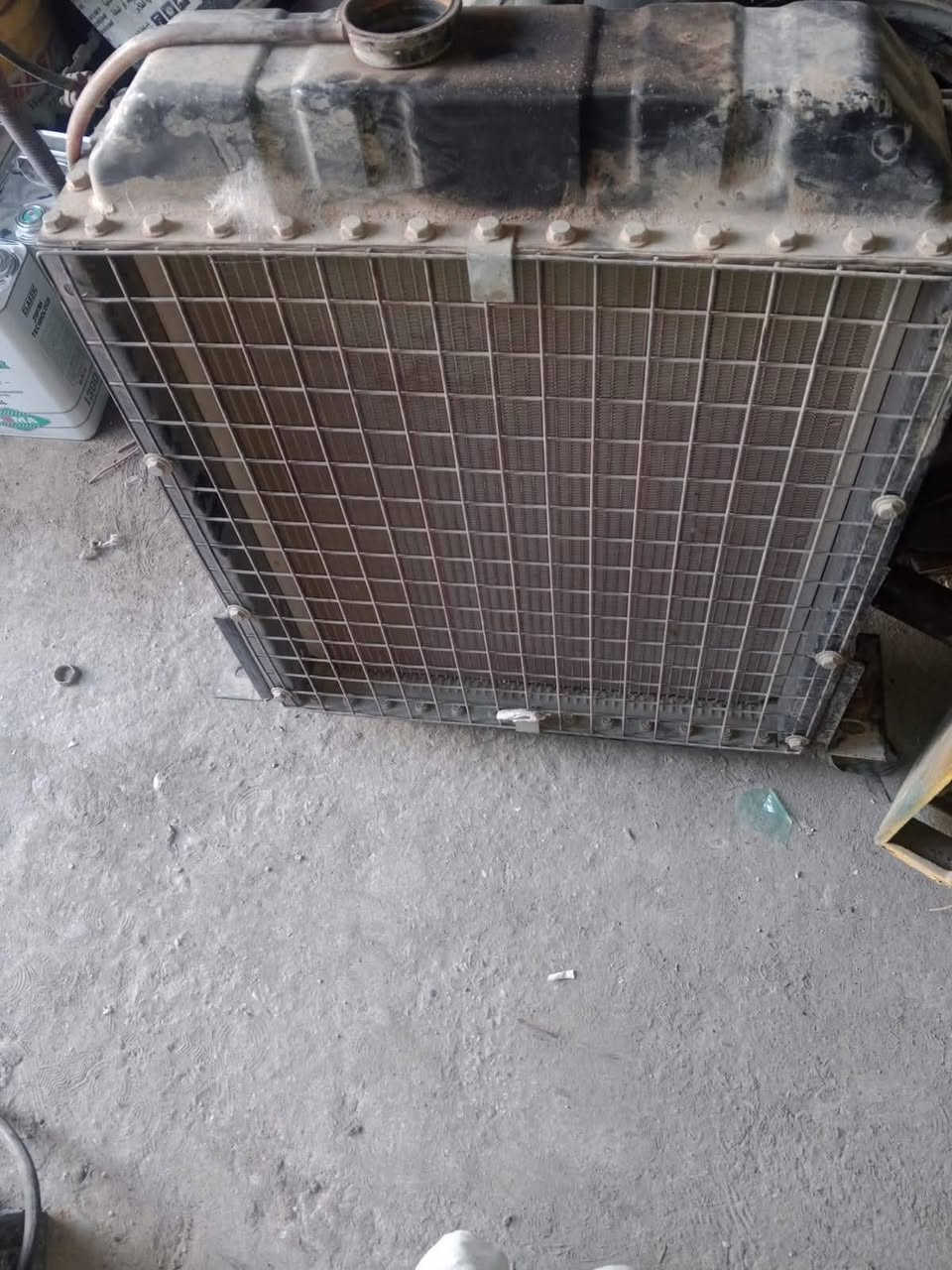 السلام عليكم راديتر كيا أخت الجديد نظيفة جدا العنوان بغداد البلديات اتصل على الرقم وسهلة ***********بي واتساب

