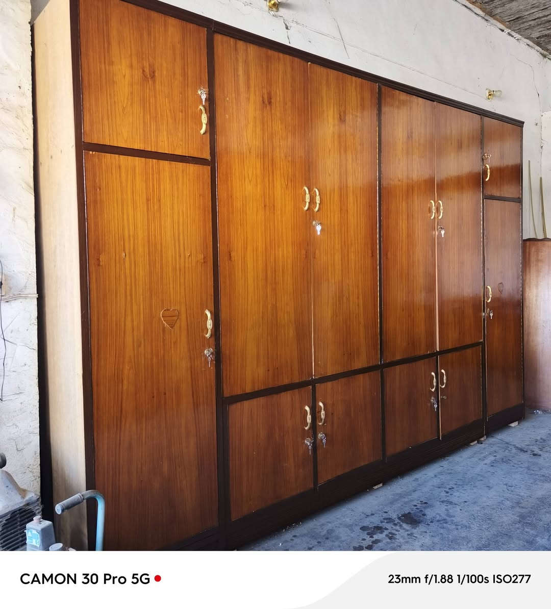 معرض كلاري قياس تلاثه متر و 35سانتيم 
#شغل_حطاطه تكمه درجة أولى 
نضافاته 100/100
عنوان #جلولاء سوق السبت يتوفر توصيل لجميع مناطق ديالى بأسعار مناسب #للتواصل واتس او تصال 
***********
