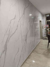 ورق الجدار عازل حراري العدد 30  قطعة باللون الرصاصي تواصل واتساب 07872...