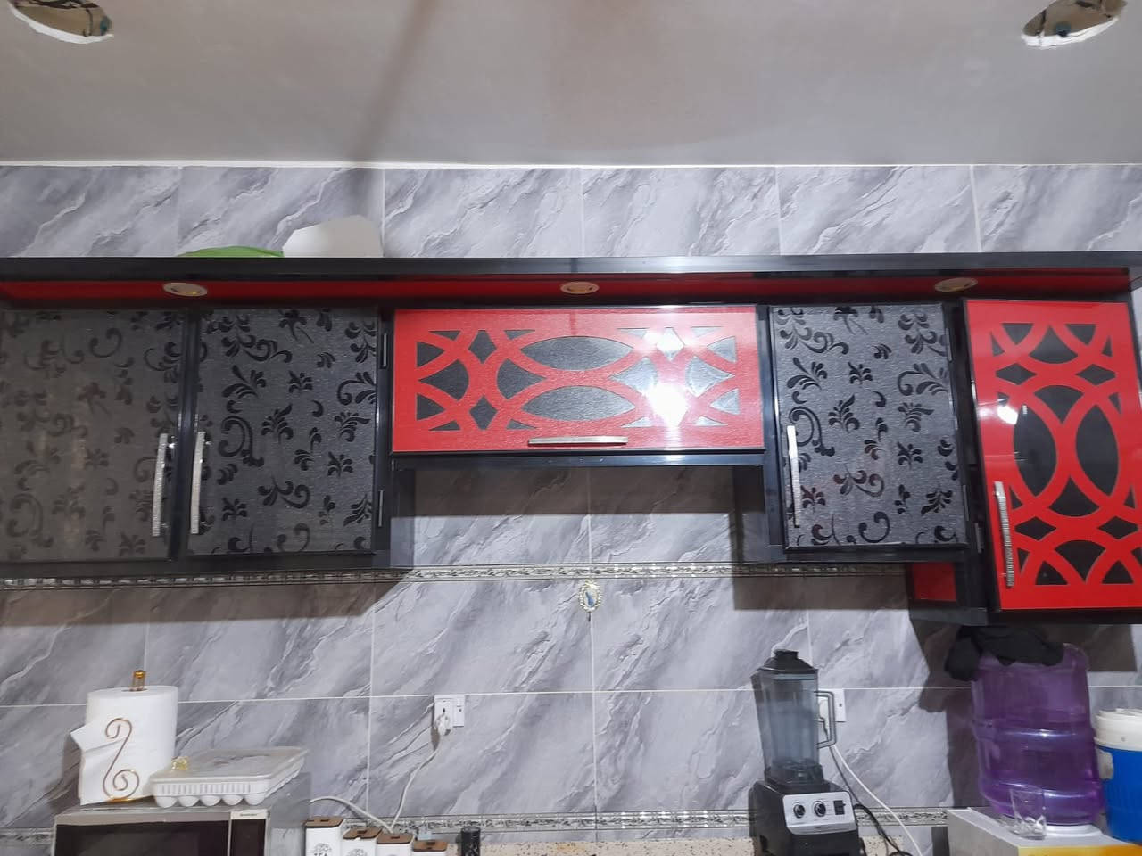 سلام عليكم كاونتر المنيوم تفصال الحوض مرمر للبيع السعر 500 الف وبي مجال شي قليل  نضيف كلش للتواصل ***********
