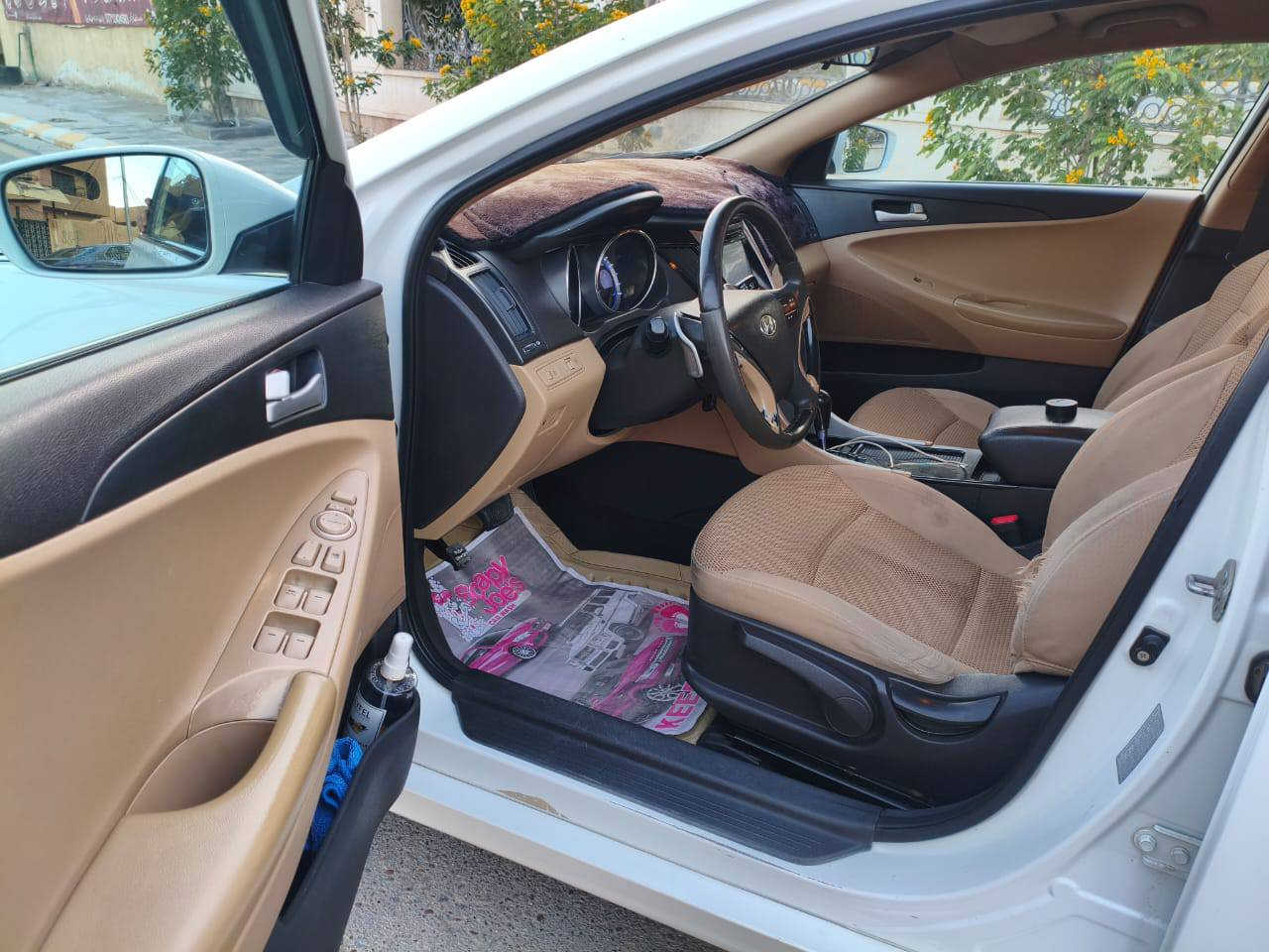 سوناتا خليجي ٢٠١١
محرك ٢٤٠٠ دوش
حساس وكاميرا خلفي وتحكم ستيرن وشفتات بالستيرن
رقم بغداد بأسمي تحويل ثاني يوم 
السياره مكفوله من الصبغ 
بيها بارد بسيط بالجاملغ الامامي اثر شخط                                             وبيهه بارد جوه قبق البانزين كلش صغير                                             صدر امامي خلفي جديد.             
 ادامه كامله فيت بم نوزلات بلكات مجاول
تخم تاير جديد 
السياره جاهزة والسعر ١٣٢$
للاستفسار ***********
