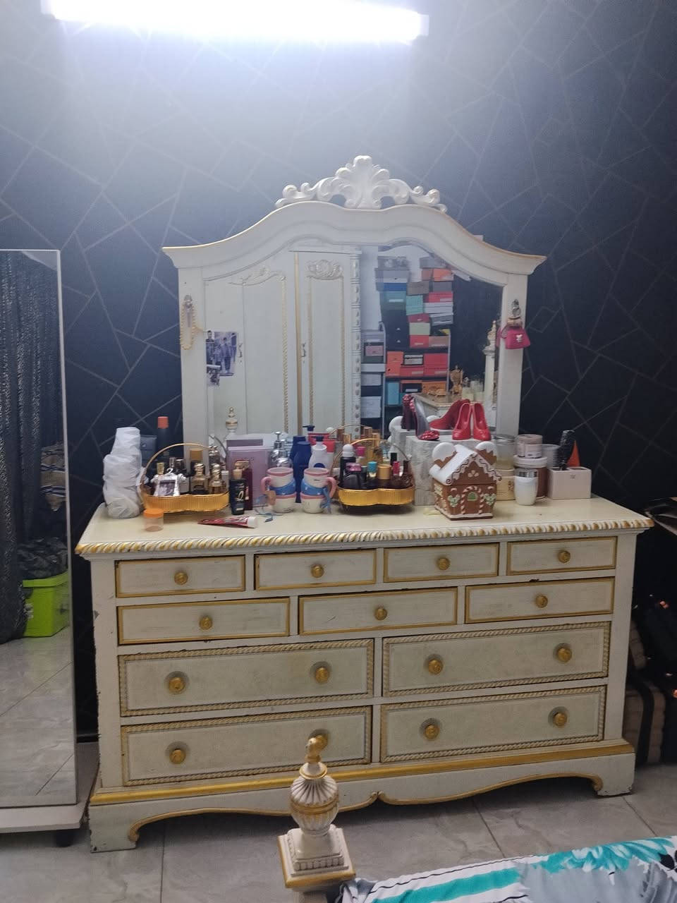سلام عليكم غرفه كويتي مال مزاد سفوان  السعر مليون مكانهه بغداد الدوره ***********
