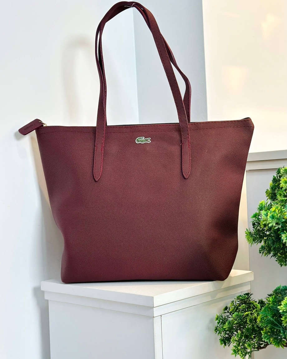 جنط نسائي
سعر المفرد 12 آلاف دينار
سعر الدرزن 90 ألف دينار
قياس 32 × 42 سم 
واتس اب :***********
واتس اب :***********
