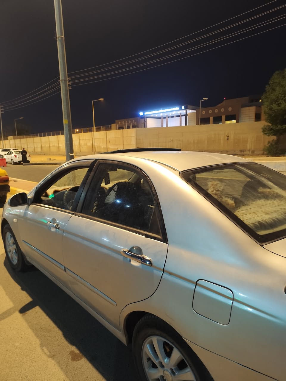 السلام عليكم
سيراتو 2009 خليجي
محرك 1600 
ضربتها باب السايق مبدل والباب الخلفي بي معجون اقل الربع 
مصبوغه جماليه جانت جارده عندي صورها قبل لتنصبغ
كير حداديه جاهزه
مكان كربلاء السعر 77
***********
