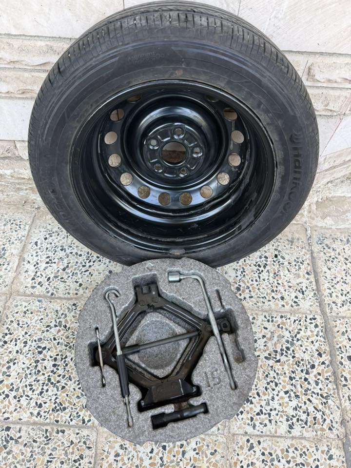 السلام عليكم ،
تك تاير كورلا هايبرد اصلي الي يجي مع سياره 
مع الويل و فلينة وعده  
السعر 100الف وبي مجال بسيط 
*********** مكاني بغداد 🤍
