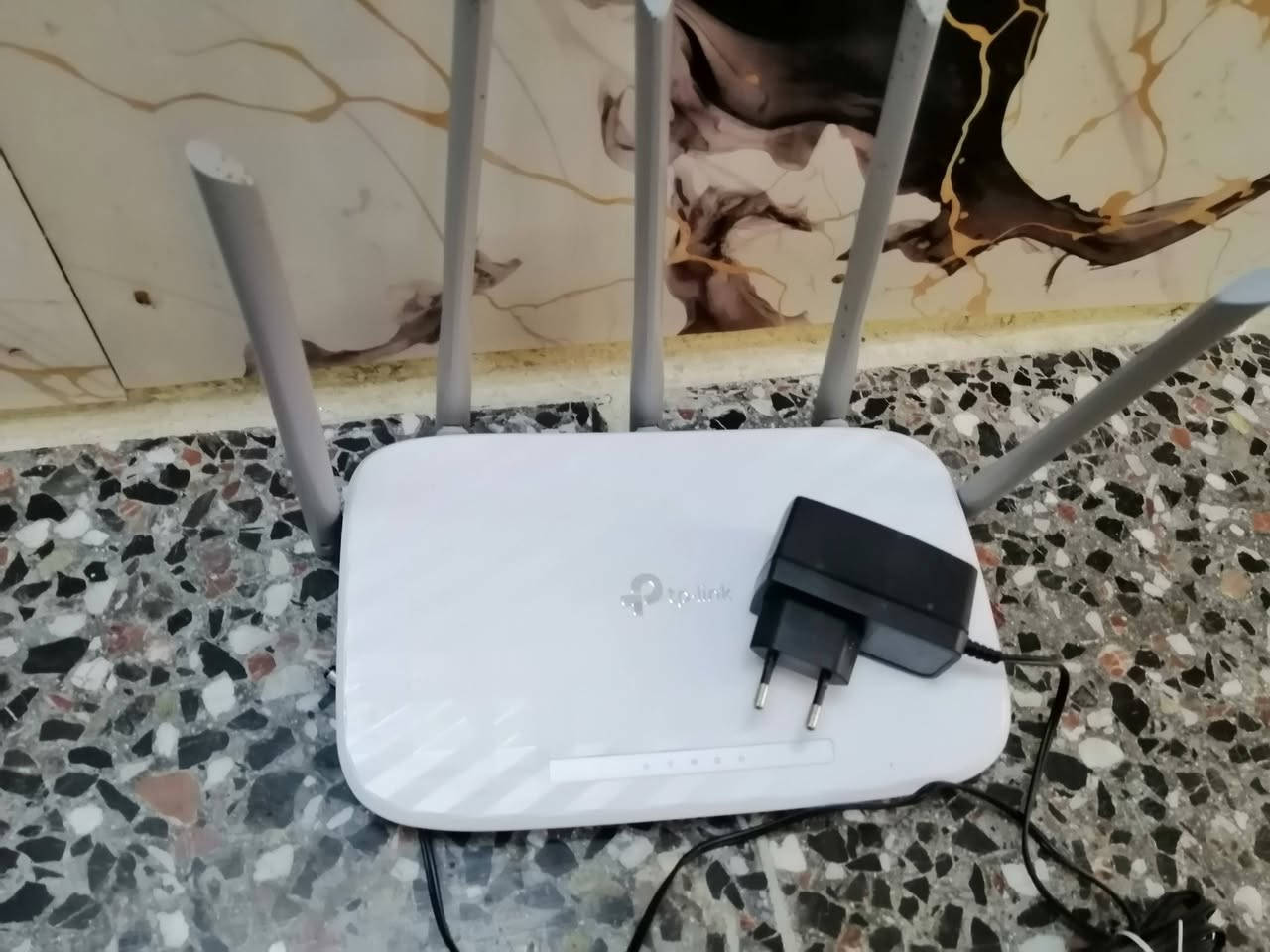 راوتر اخو جديد مستعمل شهرين برشاد يم الفلكه مال حجي مهدي ***********
