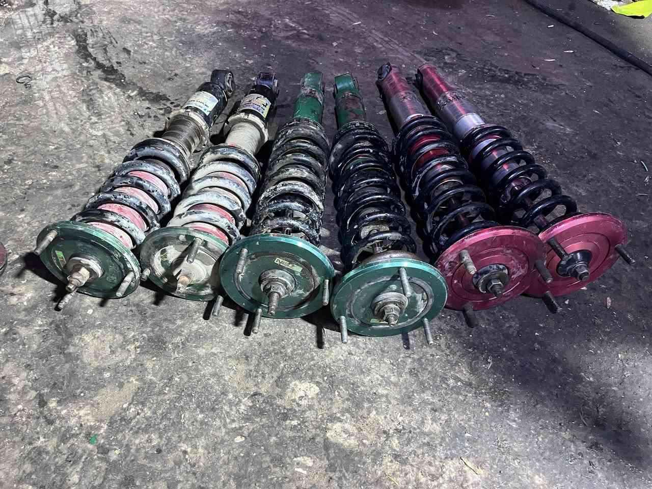 السلام عليكم دبلات رياضي للبيع  اكو بيهن تحكم طسه واكو مابيهن اني ماعرف بيهن ابيع كوم حديد 3 ازواج ***********
