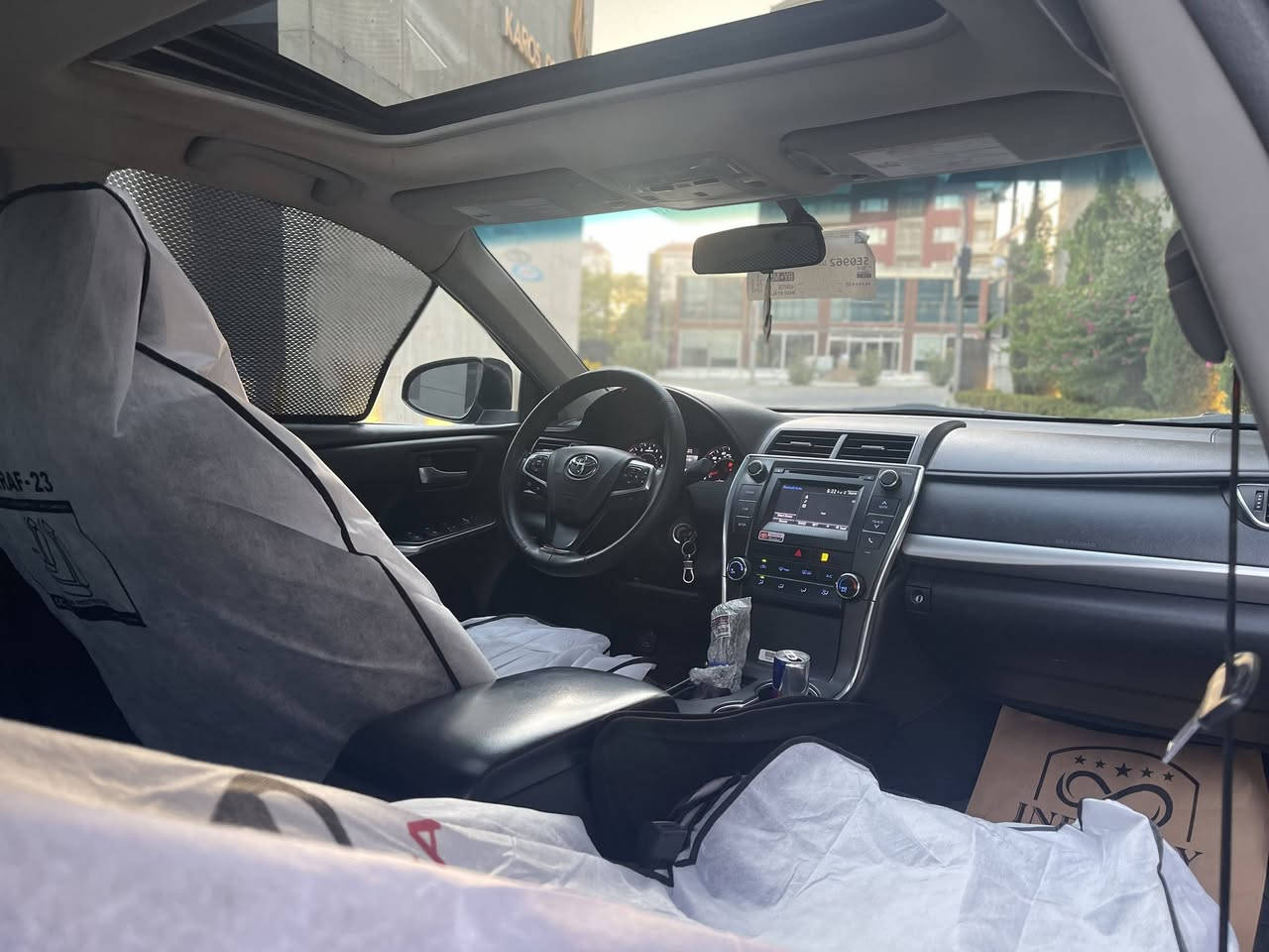 تۆیۆتا کامری +SE پڵەس 2017 ئەمریکی 
ســڵاید، کوشن جلد، کوشن کارەبا 
گێڕی سەر سوکان، شاشە، 
کامێرا، تحدید سرعە، مۆدی ئیکۆ
بە جوانی و پاکی ماوەتەوە 
٩٩هەزار مایل ڕۆشتووە
بە ناوی خۆمەوەیە 
سەنەوی و ژینگە و ڕێگاوبان تا 2028 تازەیە 
تاقمێک تایە و ویلی تازەی لەژێرە 
دوو پارچە بۆیاخ و چەند پەنجەیەک سارد بێ ناوگرتن 
ڕەسمی سۆنەر دانراوە بۆنید و چەمەلەخ بۆیاخە 
ئێرباگ سوکان و داشبوڵ بە شەرت کە نەتەقی بێت 

سعر: لە کۆمێنت داوای بکە ڕاستەوخۆ بۆت دێت 📩 

گێڕ و مەکینەی بێ کێشەیە
تەنها کاسکێتم کردووەتەوە بەڵام بە شەرت 
کە ٢٥٠ دینار مەصرەفی نەبێت 
کامل سێرڤز کراوە پێش و دوای داگیراوە 
چرکەی تیا نییە تازە پۆڵیش کراوە 
زۆر جوان ماوەتەوە و هەموو گیانی سەیارەکە بە شەرت 
شوێن : سلێمانی 

ژمارەی خاوەن سەیارە 
***********
