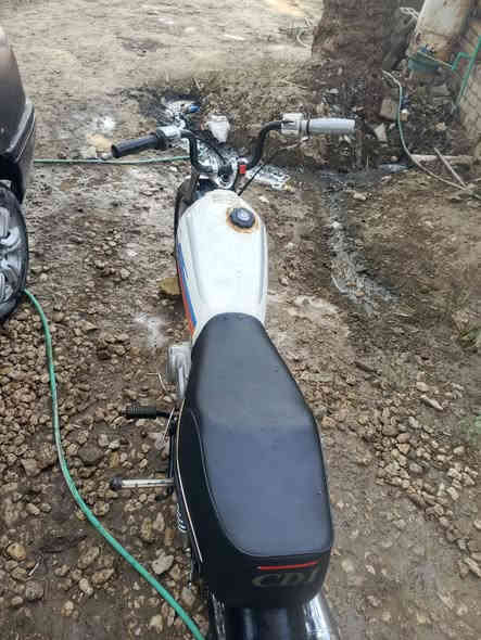 سلام عليكم دراجه ارشه البيع كلك دراجه نضيفه ماعوزه اي شي تركب وتروح سعره 400 ***********
