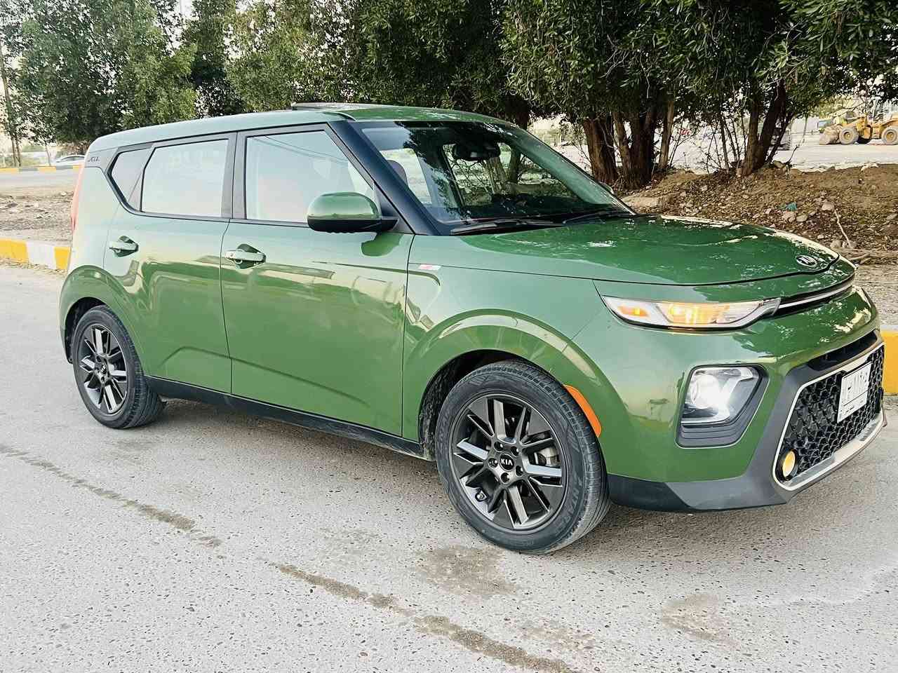 للبيع كيا صول رقم بابل موديل 2021 EX فول مواصفات داخل لونيين اوفتحه تشغيل عن بعد اهواي موصفات بيه بعد مكينه 2000 دوش ماشيه 36 مايل حادثه الجاملغ او حافتة البنيد والباقي مكفول شرط م  البيحب ادزله حادثه واتساب ***********
