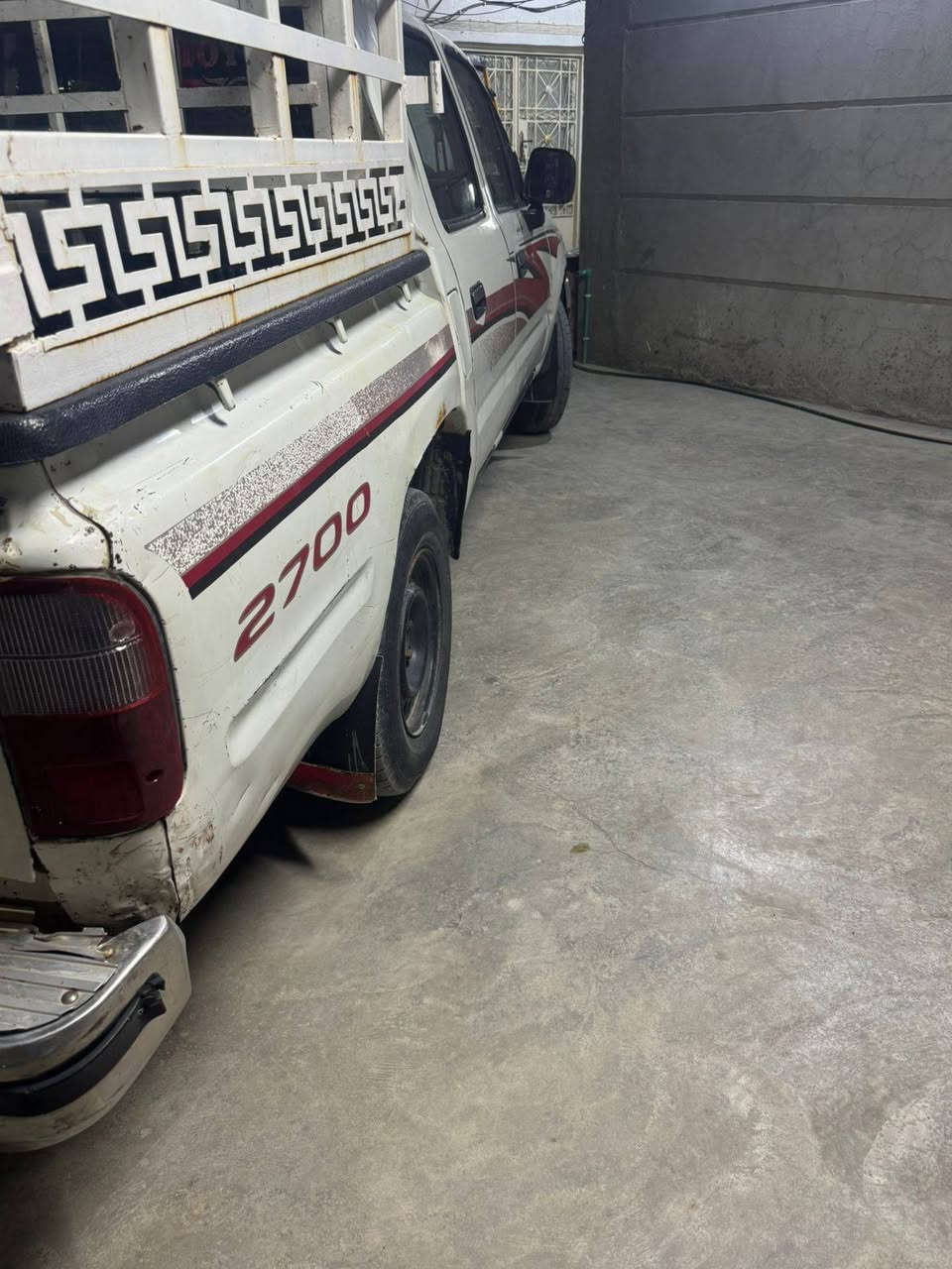 سلام عليكم بيكم تيوتا لبيع موديل ٩٩ سياره نضيفه بلادي مابيه قطره الصبغ سعره ٧٥ وبيه مجال ***********
