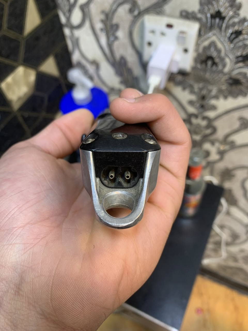 السلام عليكم مكينه سنيور امريكي اصلي مستخدمه فتره موس مالته الاصلي مضموم مشدودله موس مجك كلب  بس شاحنته ضايعه مكاني الدوره السعر 125وبيه مجال التواصل 
***********
