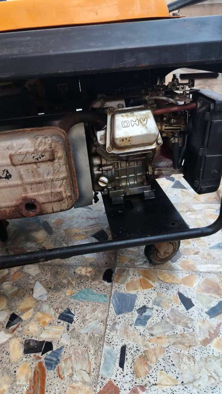 مولدة أقصى للبيع 8kva الاتصال على الرقم ***********
