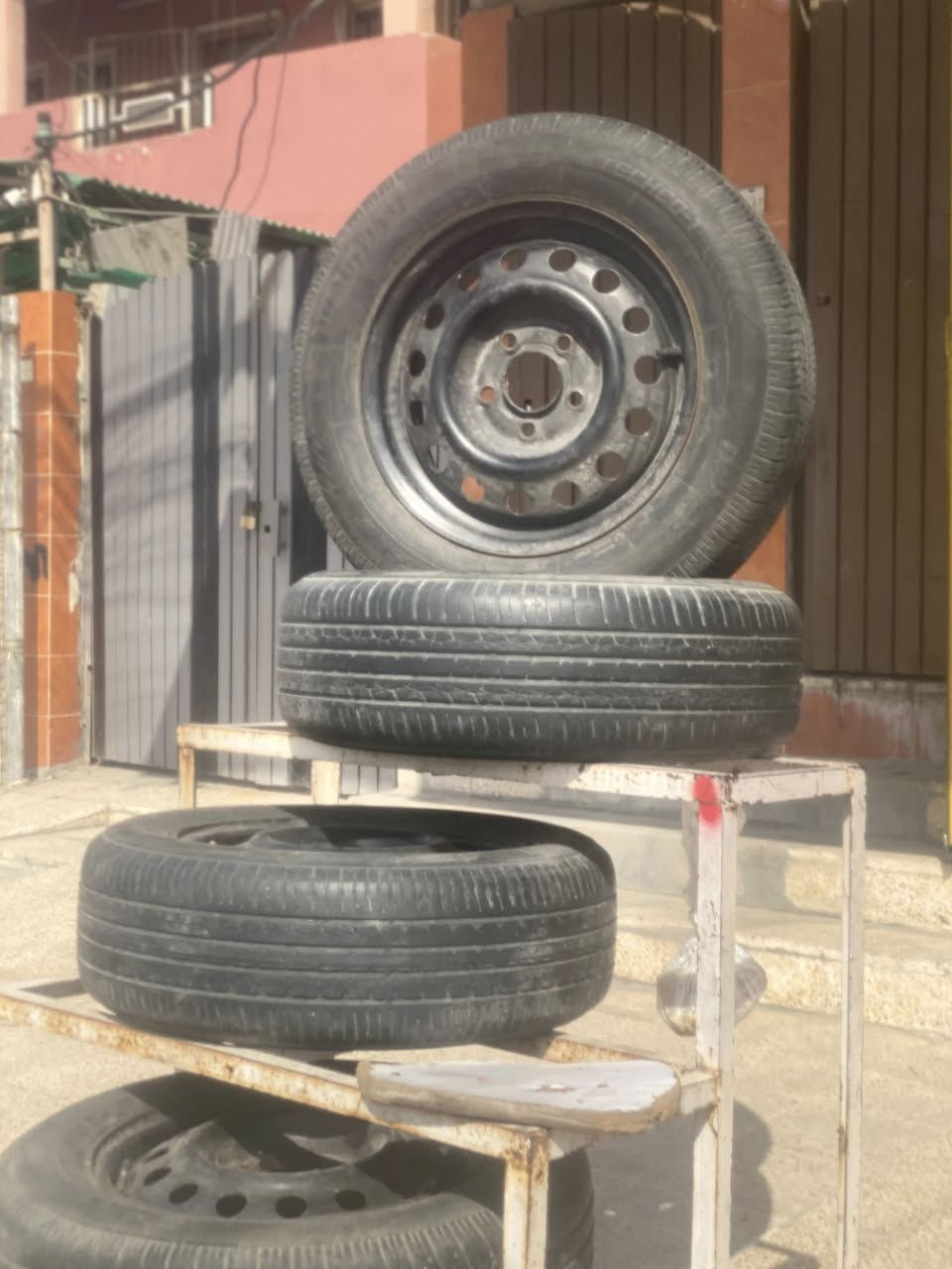 ‏سلام عليكم طخم تايرات  مع ويل15  للبيع السعر 150 وبي مجال زوج جديد كص وزوج نص عمر ***********
￼حي فلسطين سايدين بل القادسية
