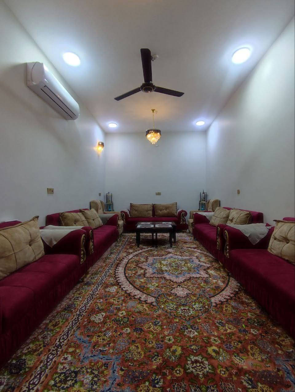 بيت بناء حديث 150متر
بالإسكان الصناعي قرب مجسر الاسكان الصناعي
الطابق الأول طارمه استقبال وصاله وغرفتين نوم ومطبخ وصحيات داخليه وخارجيه ومنور
الطابق الثاني يتكون من 4 غرف وصاله وصحيات
السعر والتفاصيل اتصل ***********
