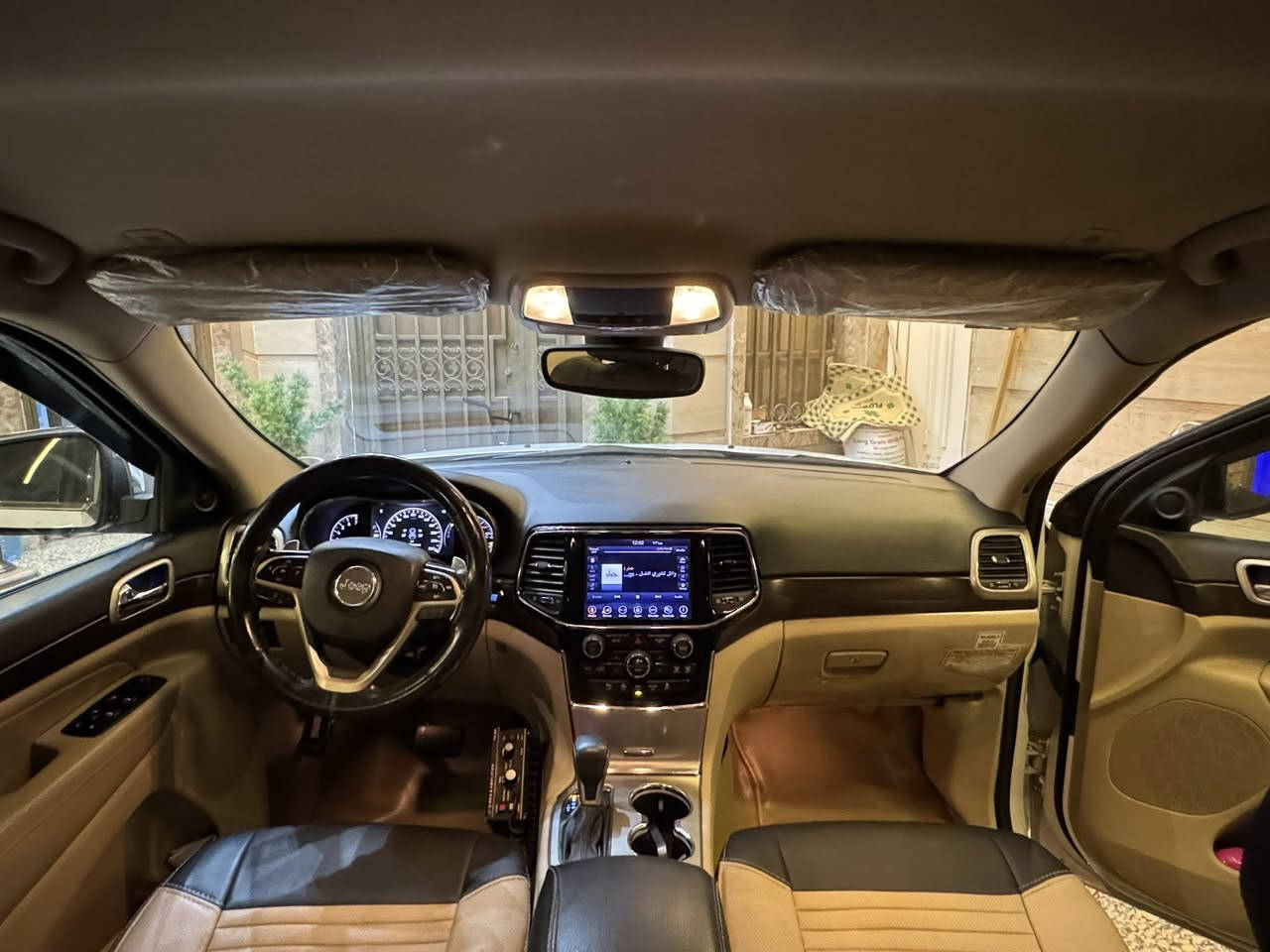 سلام عليكم
جيب لاريدو ٢٠١٧ 
حساسات خلفي 
كامره خلفيه 
منظومه زنون اصلي 
طقم تاير 
باتري جديد 
سستم صوت هارمن + شاشه اصليه مال ٢١ 
السياره داخله كلين هنا صار بيها طخه جاملغ وبنيد صبغ
استفسار اكثر تصل ***********
