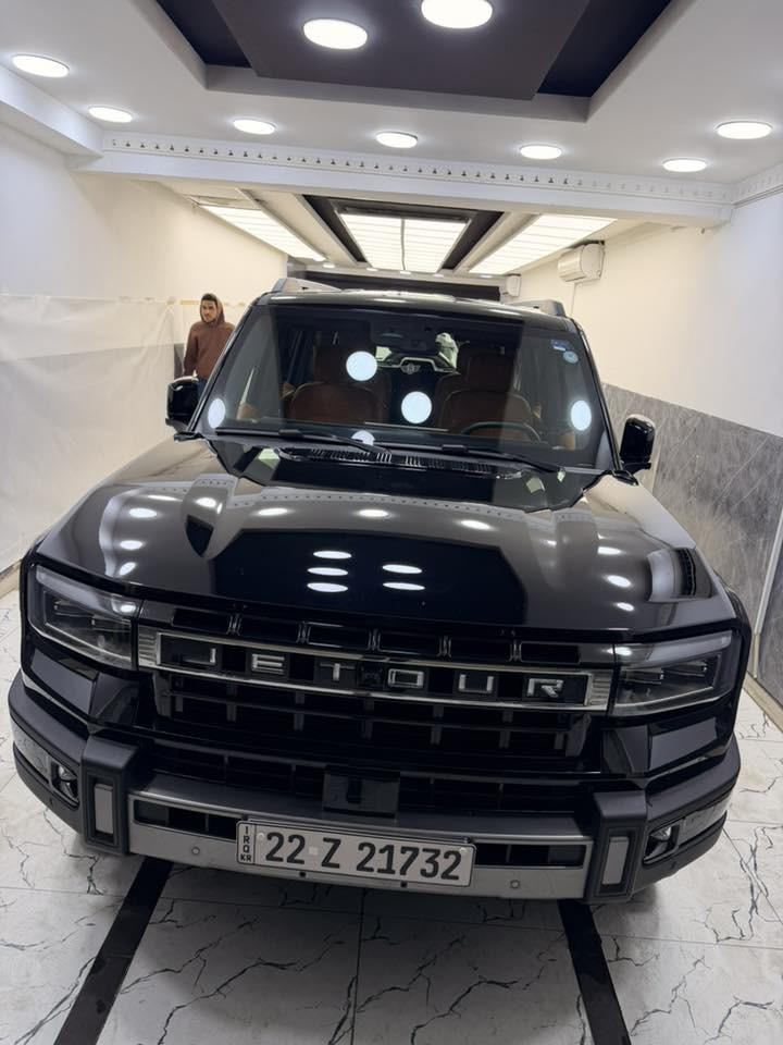 السلام عليكم جيتور G700 للبيع
الموديل :-2026 ضمان شركة هارلم10 سنوات او مليون كيلو ايهما اولاً
الممشى :-6000 ست الاف كيلو متر 
اللون اسود داخل مشمشي 
المواصفات فئة بريميوم فل كامل دواسات كهربائية شاشة سقف وشاشة تبريد مع ثلاث قفل اكسل امامي ووسطي وخلفي دوران دبابة ومود سباق ومود دريفت جميع الكراسي تبريد مع مساج مع دعامات قدم ( كرسي طائرة )هذه ابرز الاختلافات عن الفئات الاقل منها مع باقي المواصفات المتعارف عليها السيارة مرقم شمالي محافظة اربيل السيارة مغلفة بافلام حماية بي بي اف ضمان 15 سنة من مركز اكس 
سعر السيارة 73 مليون دينار عراقي قفل 🔒 
مكان السياره بغداد زيونة شارع الربيعي 
للتواصل ***********
***********
اتصال او واتساب
