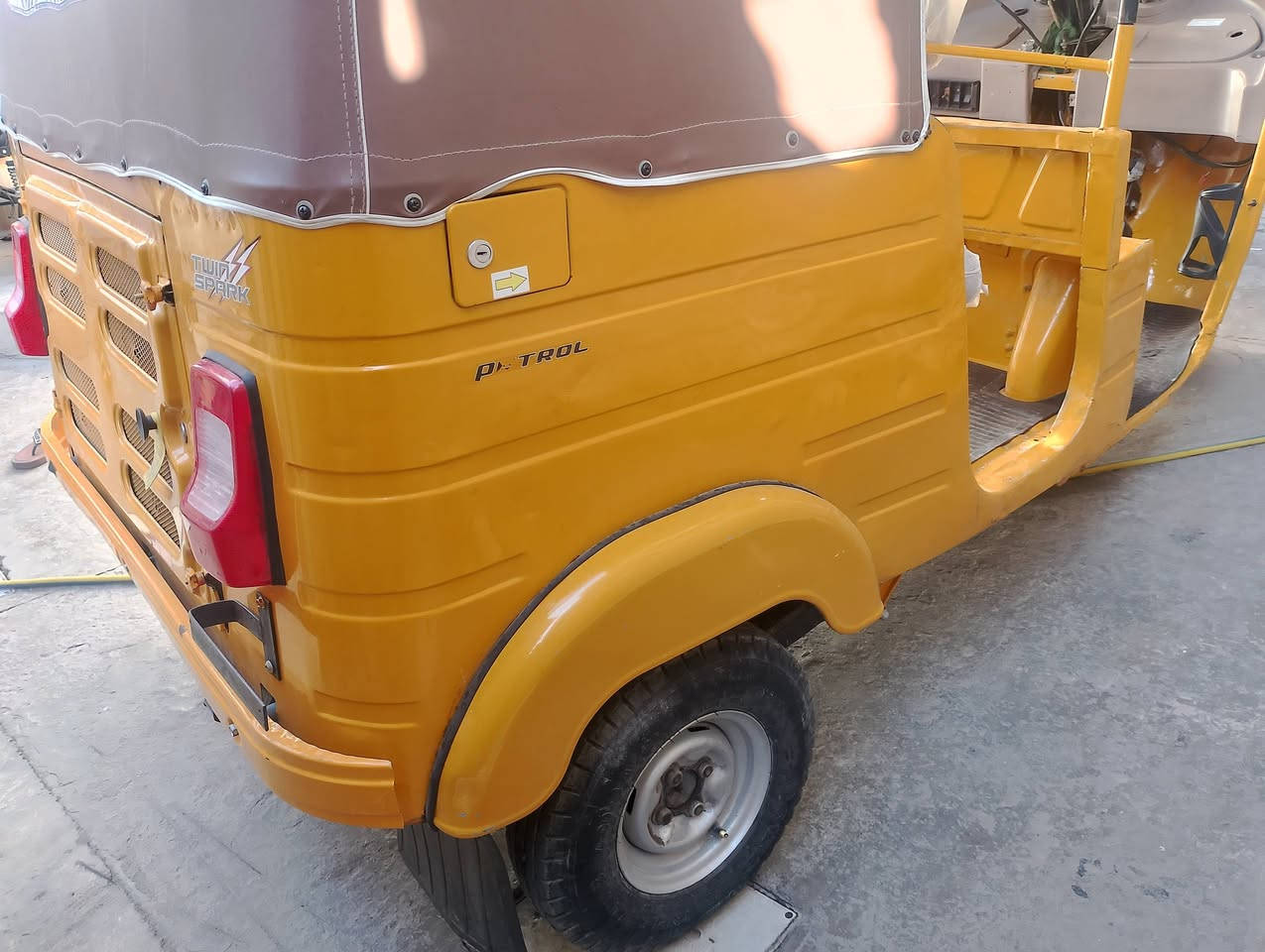 السلام عليكم تكتك للبيع موديل 2019/12/30يعني محسوبه على 2020 تكتك رقم انكليزي وتحويل ثاني يوم تكتك بسمي خير من الله لا تنقيص ولا تبخير فقط بارد يم البكلايت موضح بل الصوره 6مليون600الف الارقم *********** اتصل وتدلل
