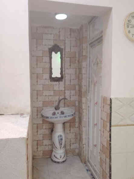 بسم الله الرحمن الرحيم بيت #للرهن المساحه100 متر بناء جديد حي النداء شارع مجمع بيتي عمود 54 سعر الرهن 15 مليون البيت جديد جاهز للسكن يحتوي على غرفه +صاله+مطبخ+استقبال+حمامات خارجيه وداخليه للاستفسار ***********
