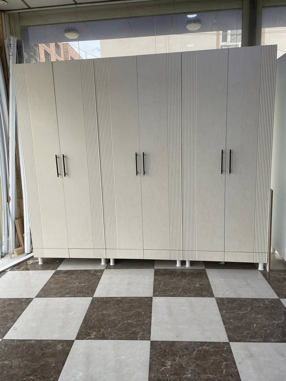 نرخ تةنهاا(٣٨٥ هةزار قفل )

معرز بالام بريس قياس ٢ مترو٨٠
قولي ناو تاك ٧٠
بةرزيي ٢ مترو ٣٥

عةدةتيكي كةم بةردةسة

ناونيشان كةلار مةزادة كونةكة پشت قوتابخانةي لةيلا قاسم 
دارتاشخانة ريبين

***********
