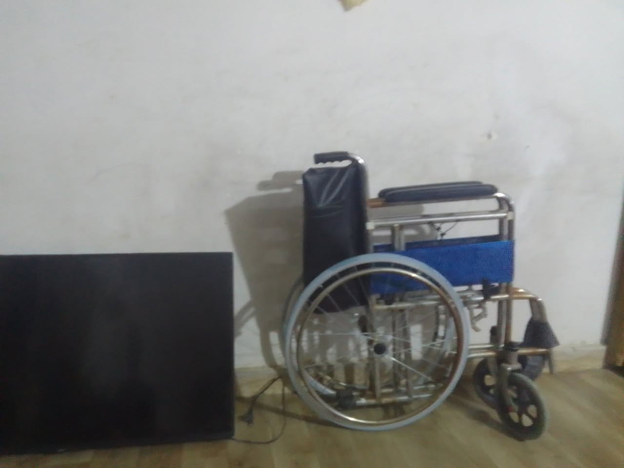 سلام عليكم عربانه نضيفه وبلازمه ام الانترنيت حجم 42 بس يرادله شاشه***********
مراسله أو تصال
