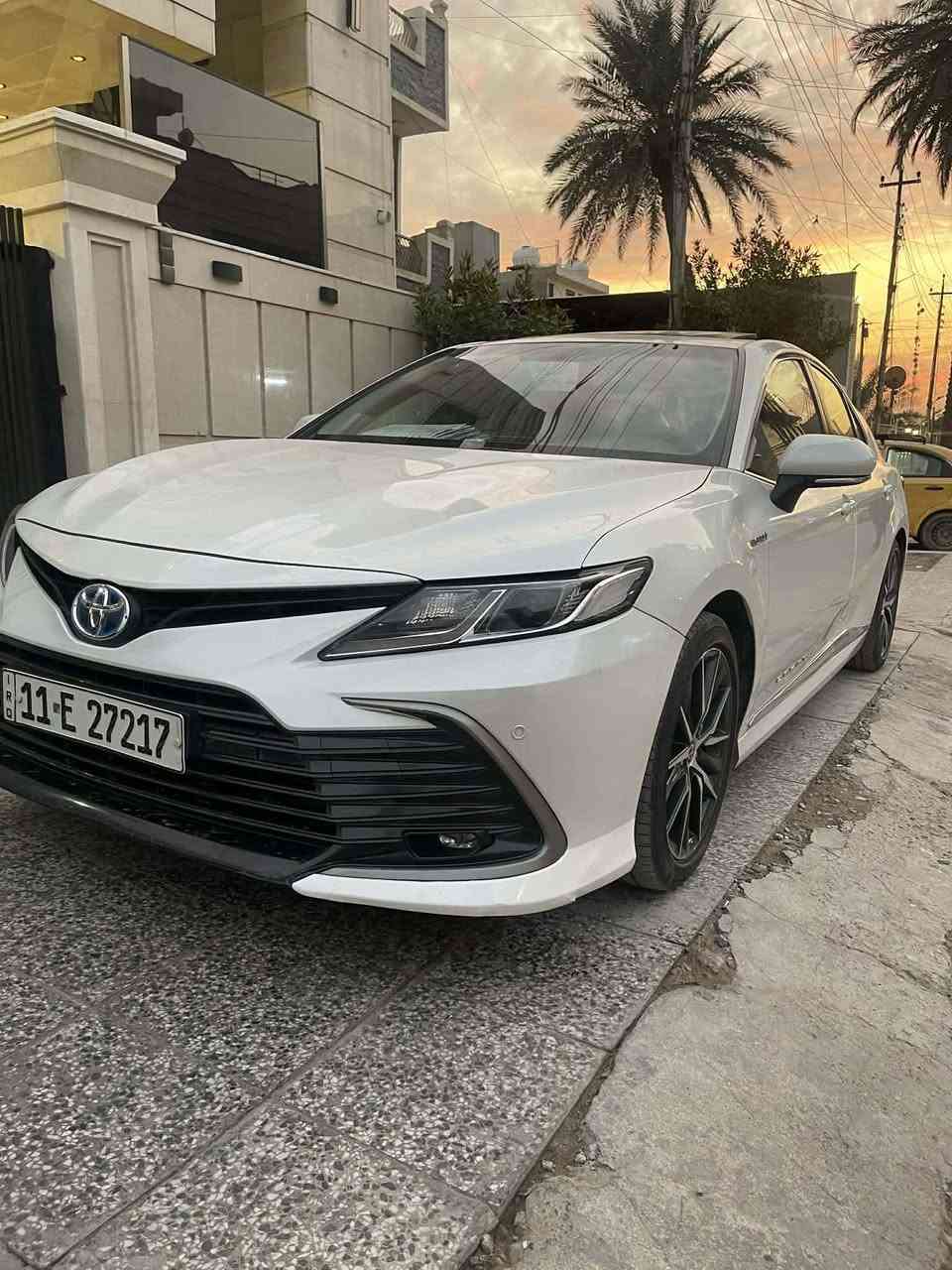 السلام عليكم للبيع كامري خليجي فوول وكاله عبداللطيف GLE هايبرد بانزين جديده السياره ماشيه 70 الف بيه تكحيل خفيف يم السلايت وبارد اصبعين بالجاملغ السعر 238 وبيه مجال مكان السياره العامريه للإستفسار *********** بغداد, العراق
