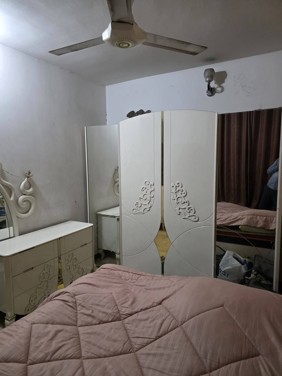 غرفه تركي درجه اولى مشتريها ٢٣ ورقه 
للبيع ب٧٥٠ قفل وبالعافيه على الياخذها 
***********
