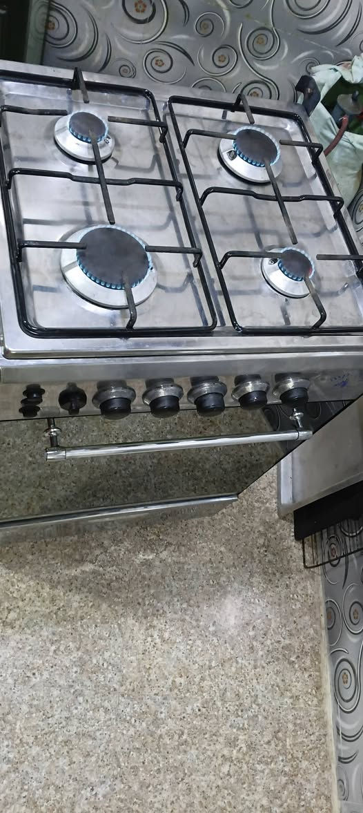 طباخ مصري اخو الجديد نظيف جدا شغال هو والفرن ما بي اي عيب


**إذا كنت صاحب هذا الإعلان وتريد حذفه لأي سبب، رجاءا أرسل رسالة إلى الدعم الفني**