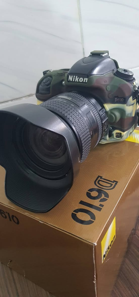 سلام عليكم كامره نيكون ٦١٠  جيلاتين   عسكري الشتر ٥٥كي  فول فريم كامل ملحقات لاصليه معه عدسه ٢٤ ١٢٠ نانو الكرستال رنك ذهبي شاحنه بطاريه حزام كتف  كرتونها  يوجد توصيل جميع المحافظات العراق  ***********

