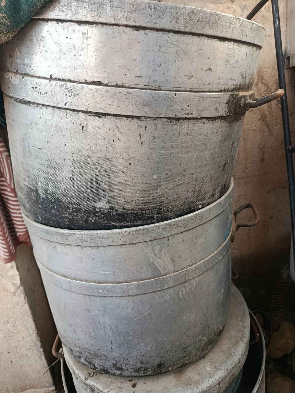 قزانات عدد 4 بدون قباقه 3واحد بي قبق الثقيل القديمات السعر 450
***********
