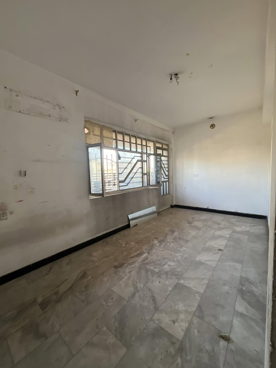 🏠 شقة للايجار 
تحتوي على غرفتين و صالة و مطبخ و خدمات و بلكونة 
طابق اول 
عنوان الشقة حي اور شارع نادي النفط اخر استدارة قبل فلكة صباح الخياط 

📍عنوان مكتب الفرات للعقار حي اور شارع نادي النفط اخر استدارة قبل فلكة صباح الخياط 
📞 عباس العقابي ***********
