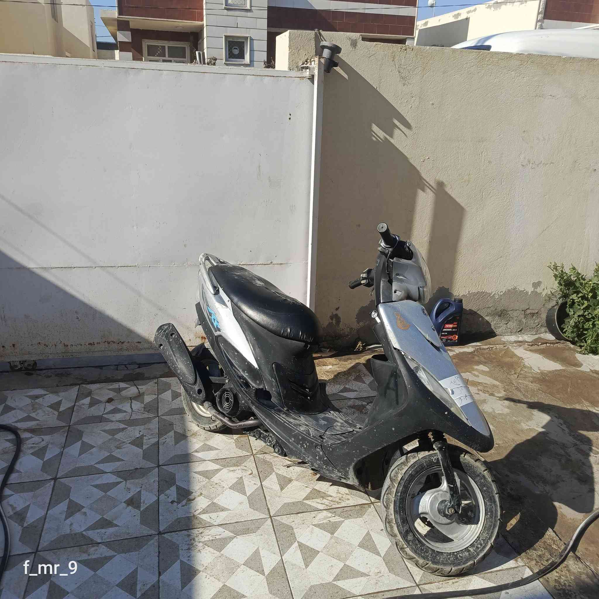 للبيع مفتوحه
لايت زنون 
كلج رياضي 
صالنصه اف ام 
السعر 550وبيه مجال
***********
