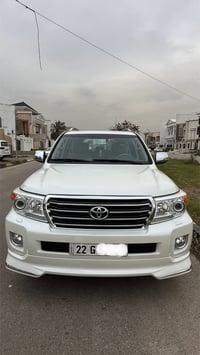 للبيع لاندكروزر SAS 2015 سيارة بحاله الوكالة ماشيه 75 الف حقيقي مكفوله...