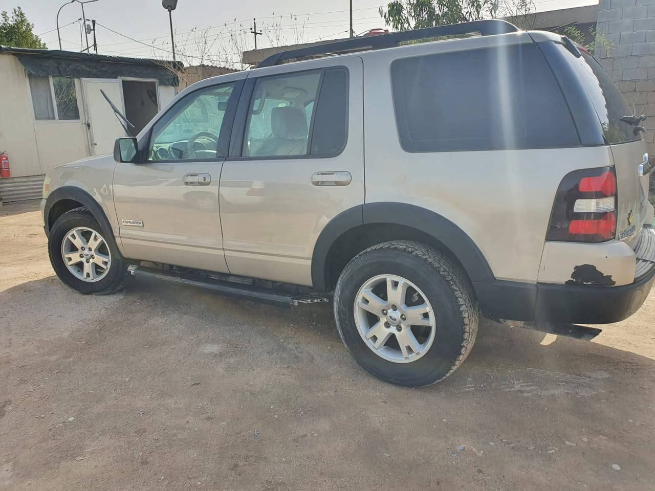 للبيع فورد اكسبلور موديل ٢٠١٠ ادوات ادوات
وارد خليجي مكفوله ضربه وتبديل 
وصبغ كفاله عامه ع وضع شركه 
سياره جديده كلش ٧ راكب داخل 
تبريد 3 قطع ثلج 
مكينه 4000 وكير وحداديه وتبريد 
مكفولات شرط وتخم تاير جديد 
منظومه زنون السعر 65 
عنوان البصرة الاستفسار الاتصال ع رقم ***********
