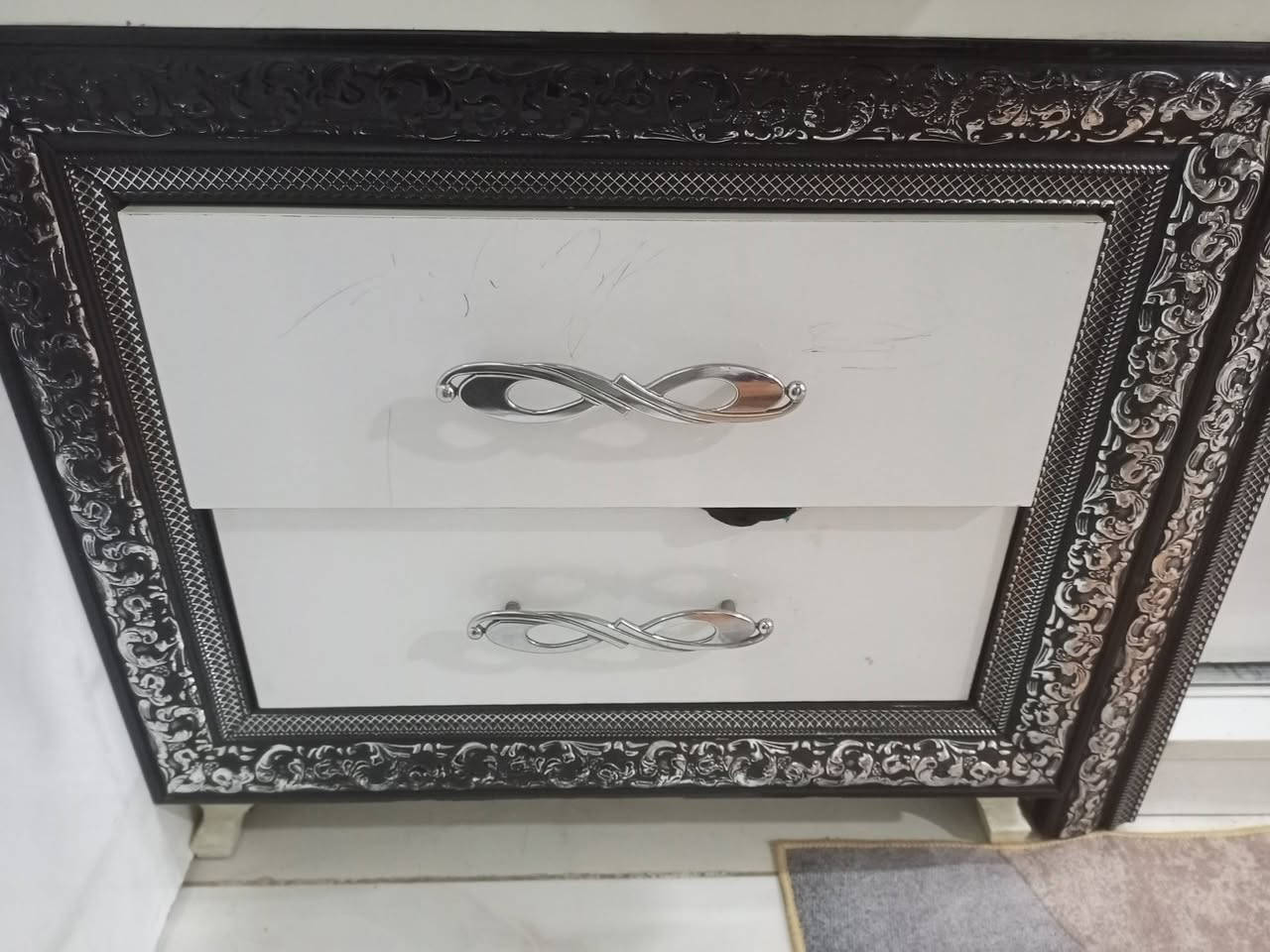 السلام عليكم غرفة كاملة مع جرباية  السعر 250
العنوان كركوك حي العسكري 
***********
