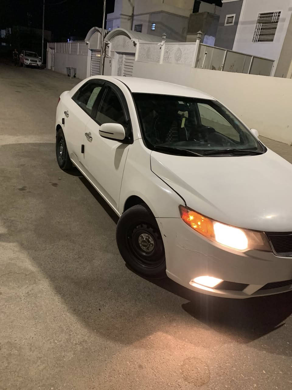 سلام عليكم
سيراتو مديل 11خليجي
مكينه 1600
السياره بيها قطعتين جاملغ اوبنيد 
اوفخذ معمر 
مكينه بيها رواجز 
حداديه جديده 
باتري جديد 
جاهزه السياره 
اتريد تحويل اتريد وكاله
بيها نواقص شغلات شغلات بسطيه 
مكان السياره نجف
السعر 80قفل 
***********
