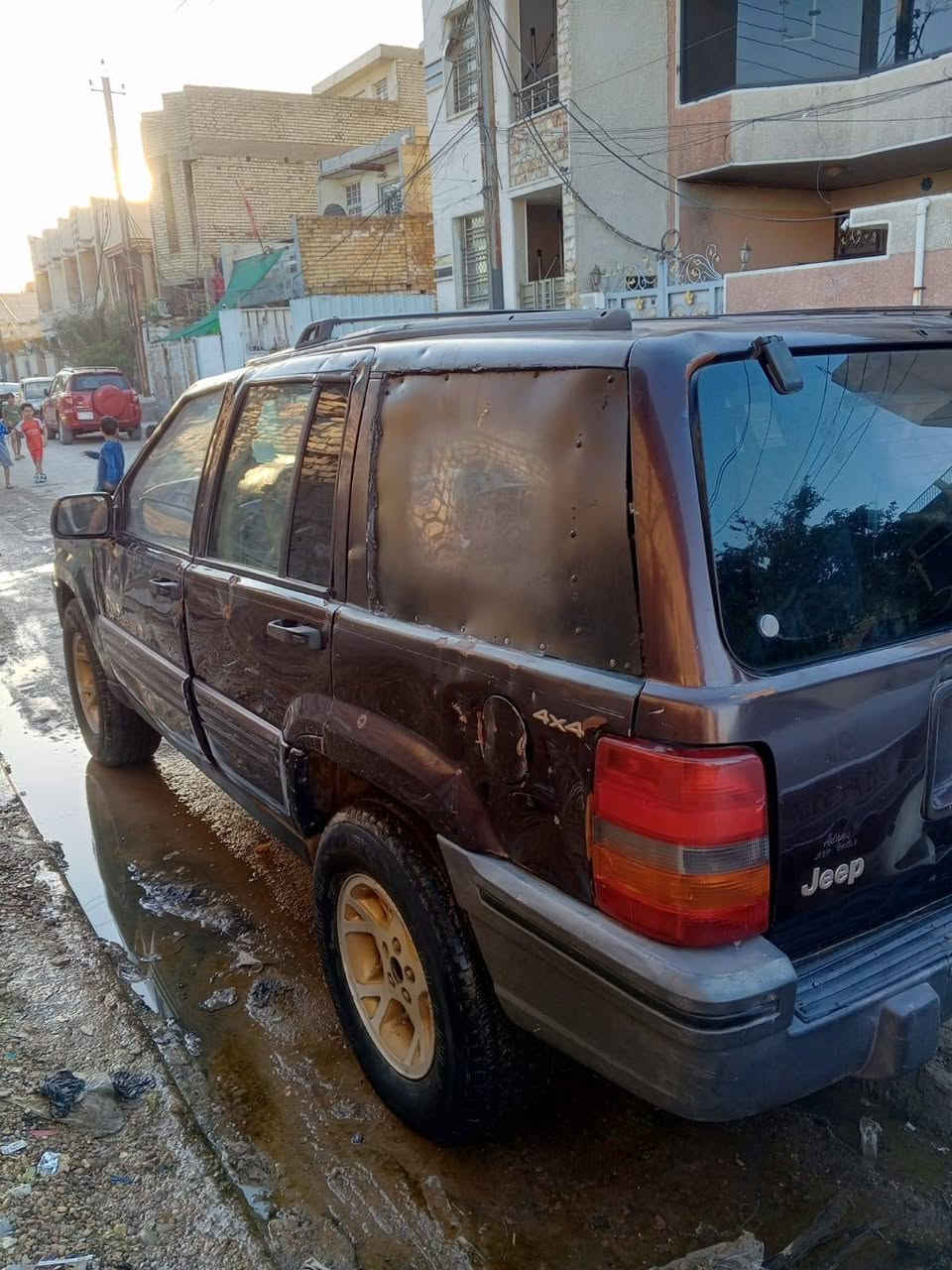 (((بلاش 28 بس )))
السلام عليكم جيب شيروكي لمتدد موديل 1998
سيارة خير من الله صدر جديد 
تخم تاير 
كهربائيات كلها شغالة لايت عالي ناصي هورن اشاير ماسحات كله شغال تحكمات ستيرن شغال كشن كهربائي شغال مكينة وكير بطة vvt 3000 ستة سلندر تشك الكاع مكفولة 
رقم بغداد تحويل مباشر مصفرة غرامات السيارة ربع ماعايز أنكر سويج واطلع محافظات
السعر : 28 وبيها مجال
العنوان : بغداد الشعب 
الرقم : ***********
