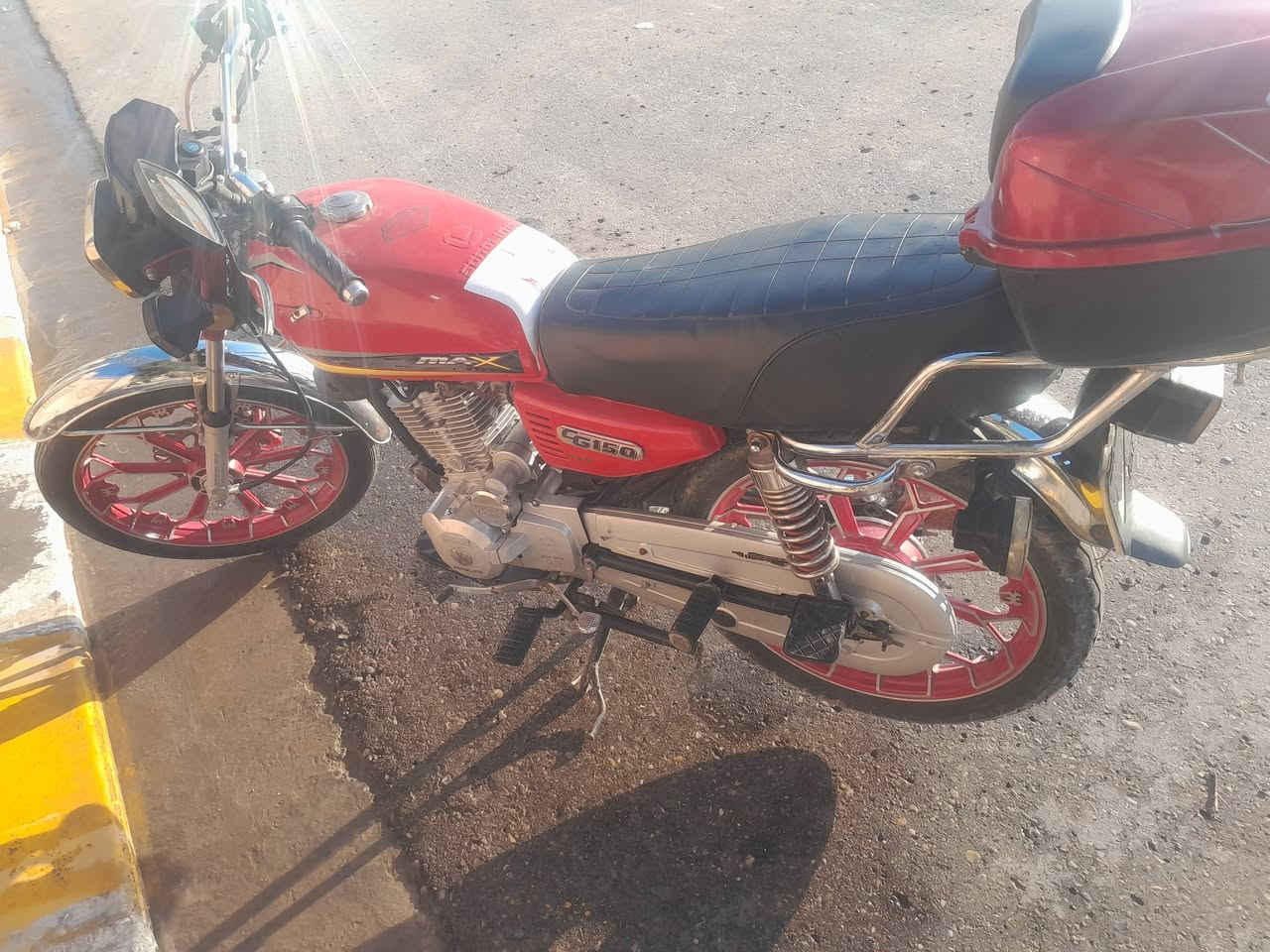 إيراني موديل 2023 للبيع السعر 650 وبي مجال  النظافة كدام عينك كهربائيات شغاله شلعة فول دراجه نظيفه كلش العنوان الفلوجة حي الشهداء  رقم الهاتف ***********
