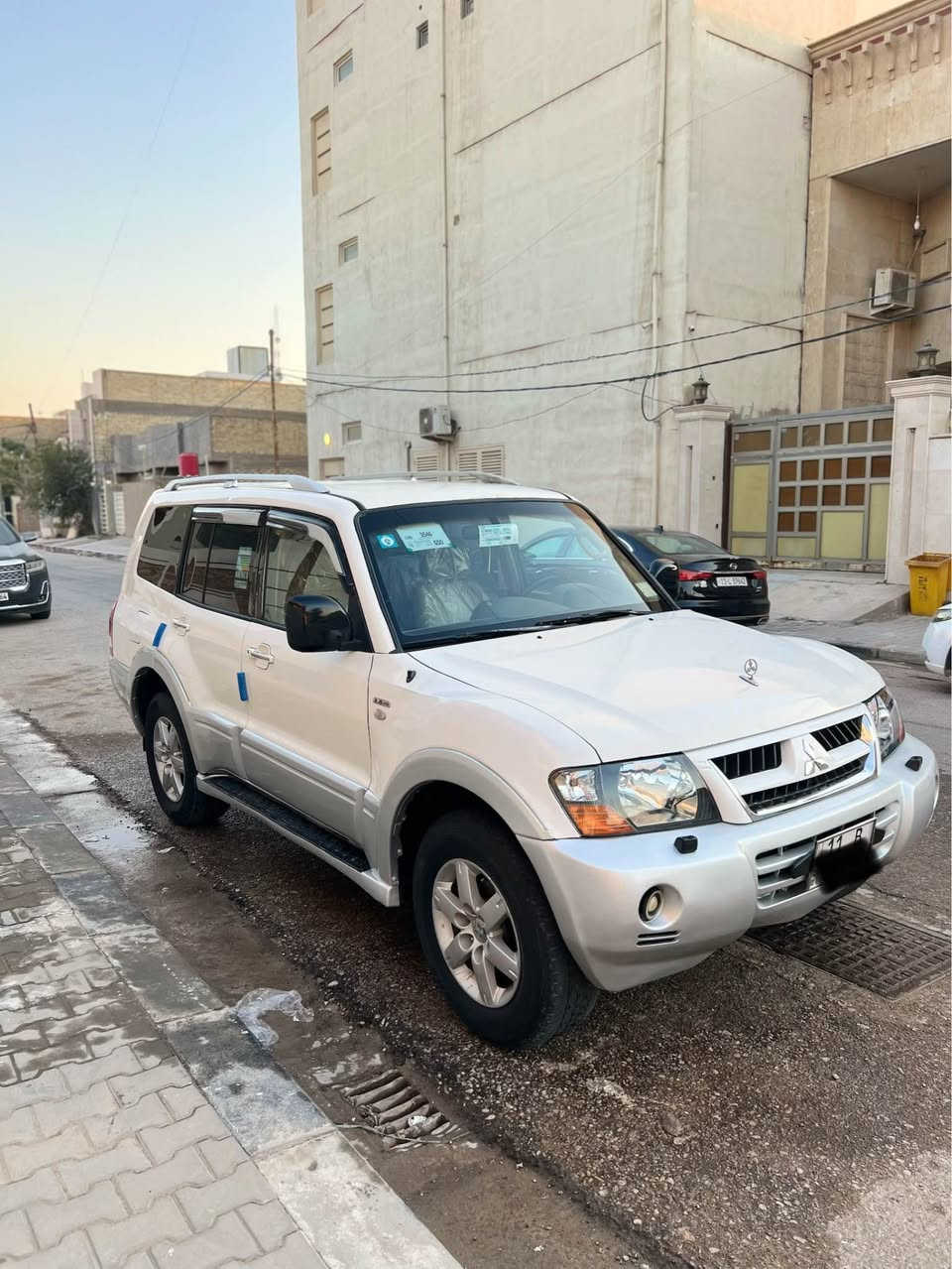 السلام عليكم 
باجيرو ٢٠٠٧ رقم بغداد أنكليزي 
السياره جاهزه كير ومكينه وحدانيه وتبريد وتخم تاير 
مكفوله من أي ضربه أو تبديل أو صبغ بيها فقط بكصه البنيه 
السعر ٩٣ وبيها مجال المكان النجف 
للاتصال *********** النجف, العراق
