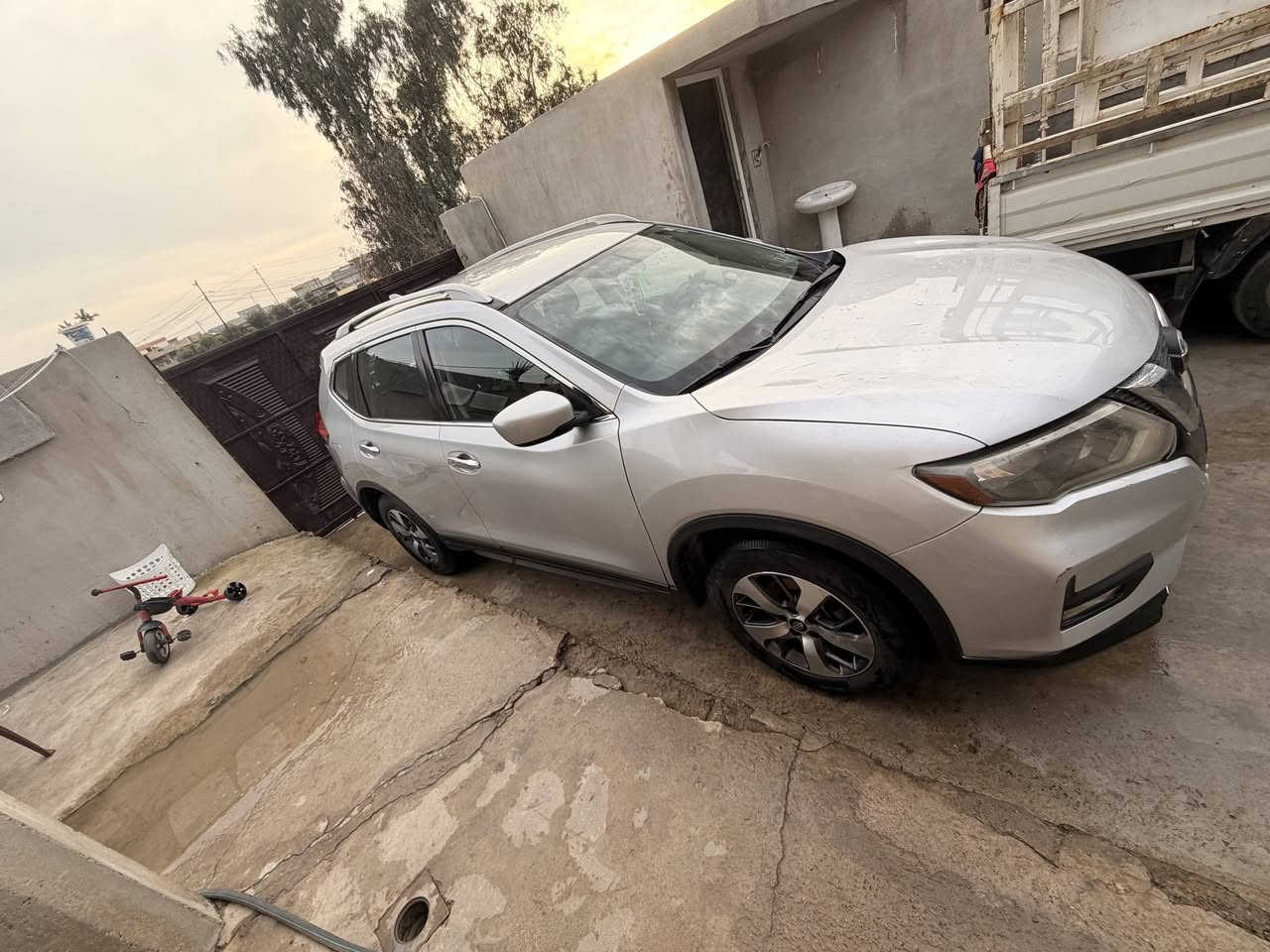 نيسان روج 2017 كير محرك بشرط بيه أربع قطع صبغ 
ورد أمريكي  بامريكا بونيد و جاملوغ ايرباك ستيرن بل العراق حفت الباب و جاملوغ امامي يعني بين الاثنين صاير 
مكان سياره موصل برطله 
سعر 135بي مجال 
***********او ***********
