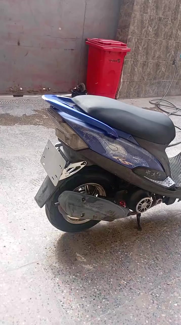 دراجه ماكس مزوده للأخير  محرك بلادي برغي ممفتوح بيهه كلجاته ممفتوحه ملاح دراجه جديده بيه دبلات اماميه 
قطره دهن 
شيال 
واقيه رقم
وياله 
قبق فلاوين
يدأت بريك وبانزين 
تايرات سوبر جلاتين 
دوسه رجل  وكاعيه
كله رياضي 
سعرهه 850 بيه مجال قليل مكان واسط نعمانيه  مكلف بنشر رقم ***********
