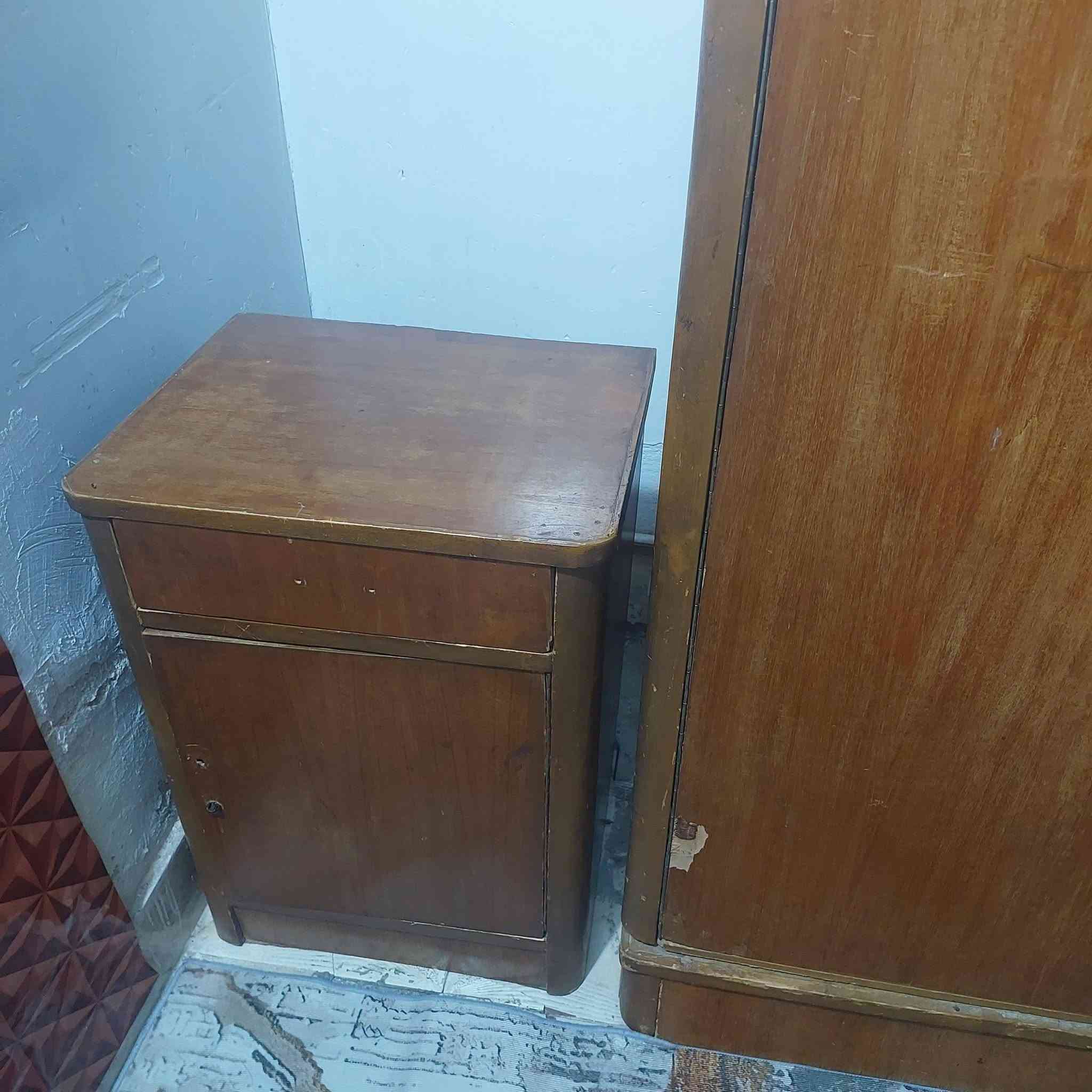غرفه للبيع نقصها ميز تواليت
السعر 300الف
اتصل ***********
