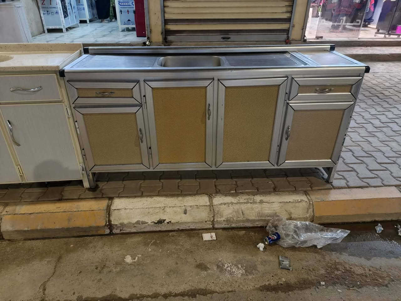 سلام عليكم جميع الاثاث المستخدم  ول جديد متوفر عنوانه تكريت القادسيه قطعه 500مجمع الطبي بسعار مناسبه جدن 
الاستفسار ***********
