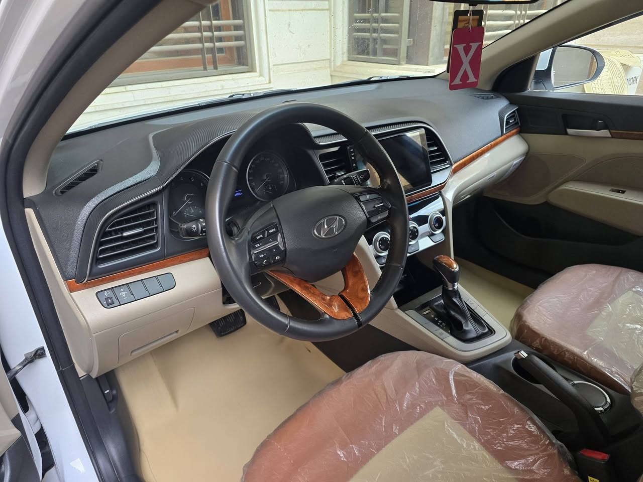 للبيع  هيونداي النترا CLS موديل 2020             
 مرقم بغداد انكليزي بأسمي مشروع وطني .
 هزه جديده و سنويه 2030
 السياره بحالة زيرو
 للون ابيض 
 السيارة مكفوله كفاله عامه 
 لايت كهرباء + جرس ١٢٠
 تريشه نيكل ماشيه 92
 الكشنات 4 تجاوي كلاب
 حساس أمامي خلفي اصل 
 لدنهاري  LED 
 انظمت ترحيب
 سلايد روف فتحة 
 نظام التشغيل بصمه عدد 2
 حجم المحرك2000
 الجنطه ذكيه 
 تبريد امامي و خلفي 
 المري قابلة للطي AUTO 
 اشاير بلمرايا 
 تحكم مقود جهتان 
 المودات
 الاوامر الصوتية 
‏🅿️🅿️DRIVEMODE ‏Comfort🌷eco🌷SPORT🌷SMART 
 شاشة  حجم كبير
 كامره امامي
 كاميرا دوارة 
 يدة ابواب المنيوم 
 حساس امامي خلفي 
 ‏Led امامي 
‼️السيارة مكفوله كفاله عامه ‼️
 للاستفسار : ***********
 مكان السياره في بابل
