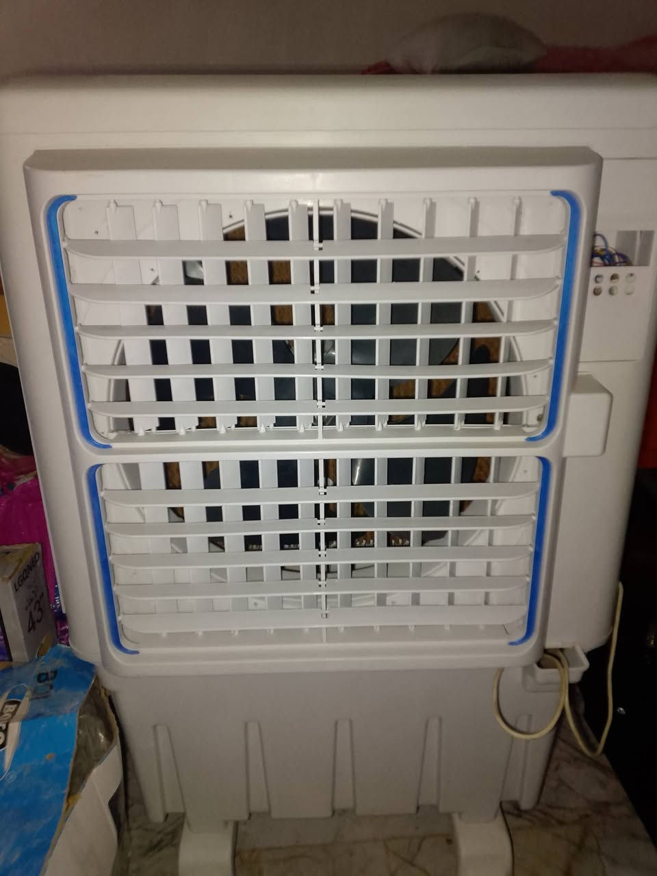 غرفه 5 قطع  /  كونفيره / مبرده  /  ميز بلازمه / سخان // أبيع شلع /***********
