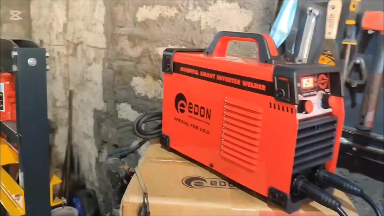 ماكنة لحام 300S edon 
سنكل فيز سبشل 5.0
3 كارت مكينه صناعيه قويه درازه مالتها كلش حلوه
تلحم واير 7018
التواصل على الواتس اب ***********
