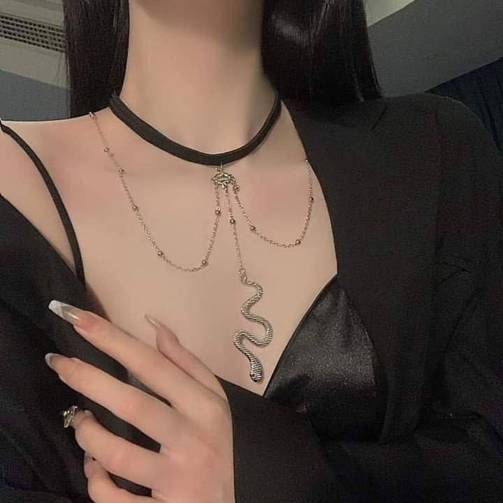 سوار الفخذ على شكل ثعبان🐍😍 سوار للفخذ ويرهم قلادة🐍✔️

تميزي بأحدث إطلالة مثيرة وساحرة ♥️

🌟كوالتي ممتاز أصلي ✔️
🌟طلاء ثابت بجودة عالية 💯
🌟غير قابل للصدأ ✔️ 
🌟مصمم بلمسة جاذبية 😍 
🌟تألقي بسحر جاذبية التصميم الساحر 😍😊
🌟متوفر باللون الفضي المميز 🩶

السعر: 7  الاف 
🚘يوجد خدمة توصيل لجميع محافظات العراق ٤ الاف🚘


**إذا كنت صاحب هذا الإعلان وتريد حذفه لأي سبب، رجاءا أرسل رسالة إلى الدعم الفني**