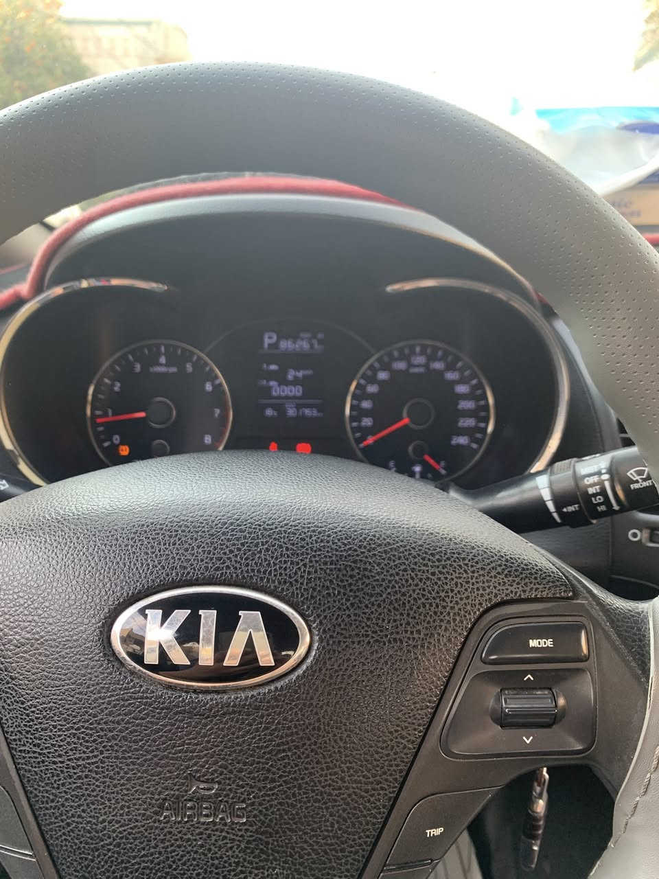 سلام عليكم 

سيارة للبيع 
سيراتو موديل 2017 
بيهة قطعتين صبغ 

السعر 128 بيهة مجال 
المحرك 1600

للاستفسار ***********
